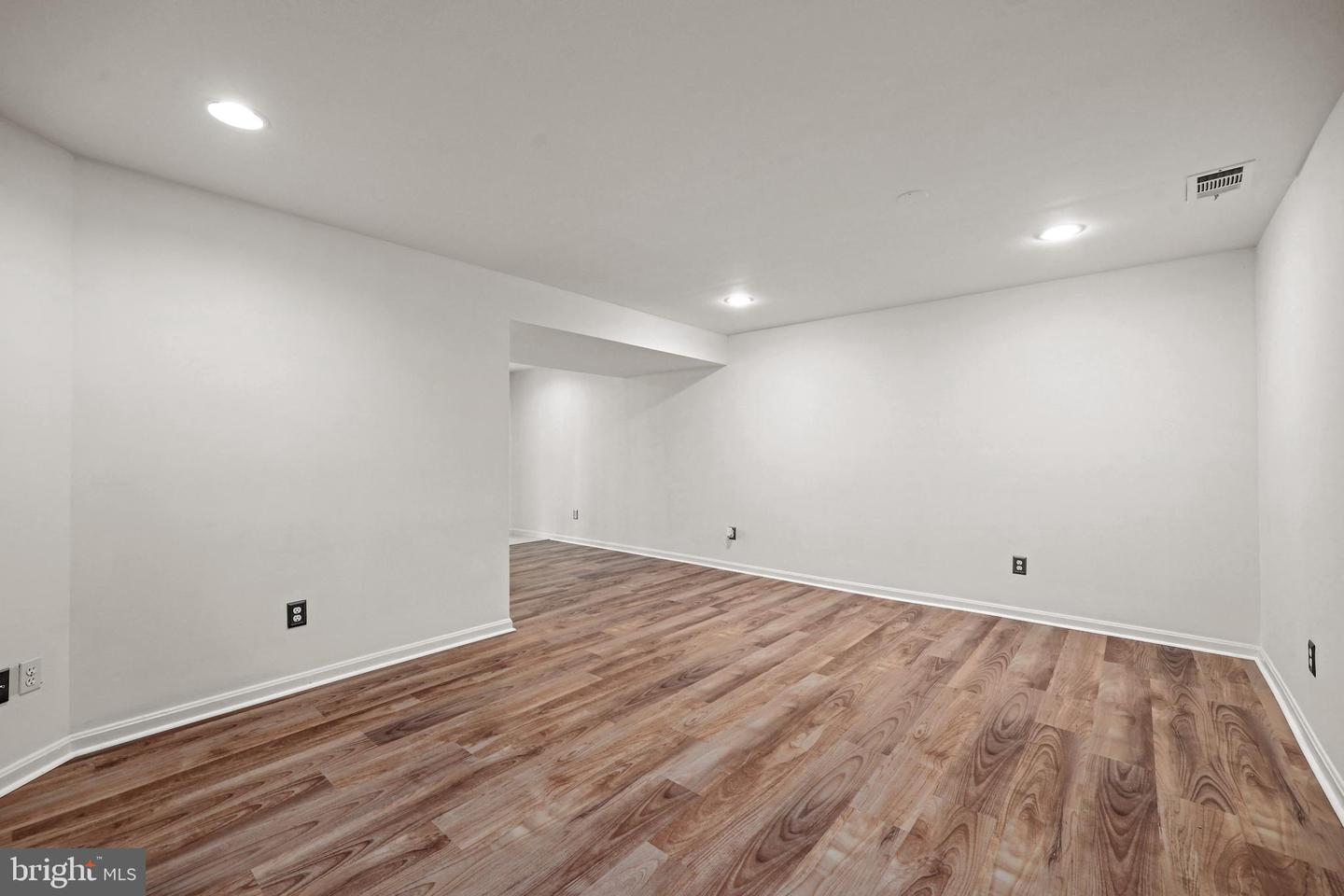 14814 BASINGSTOKE LOOP, CENTREVILLE, Virginia 20120, 3 Bedrooms Bedrooms, ,2 BathroomsBathrooms,Residential,For sale,14814 BASINGSTOKE LOOP,VAFX2264088 MLS # VAFX2264088