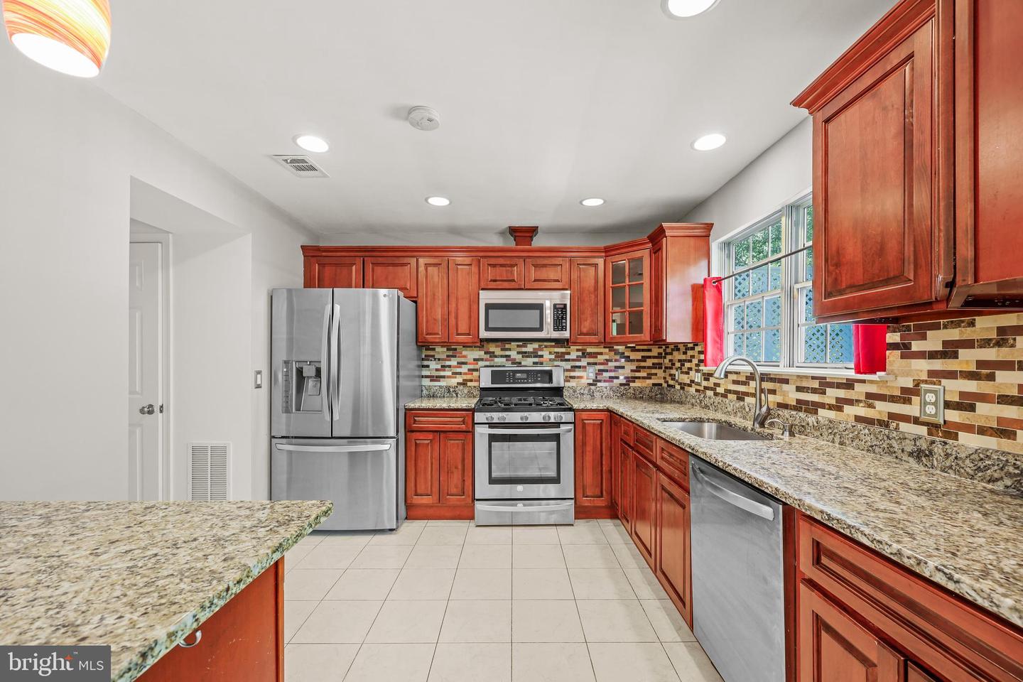 14814 BASINGSTOKE LOOP, CENTREVILLE, Virginia 20120, 3 Bedrooms Bedrooms, ,2 BathroomsBathrooms,Residential,For sale,14814 BASINGSTOKE LOOP,VAFX2264088 MLS # VAFX2264088