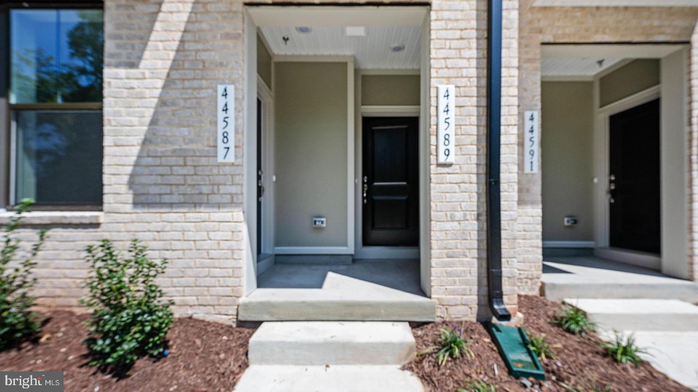 44589 STRABANE TER, ASHBURN, Virginia 20147, 3 Bedrooms Bedrooms, ,2 BathroomsBathrooms,Residential,For sale,44589 STRABANE TER,VALO2105758 MLS # VALO2105758