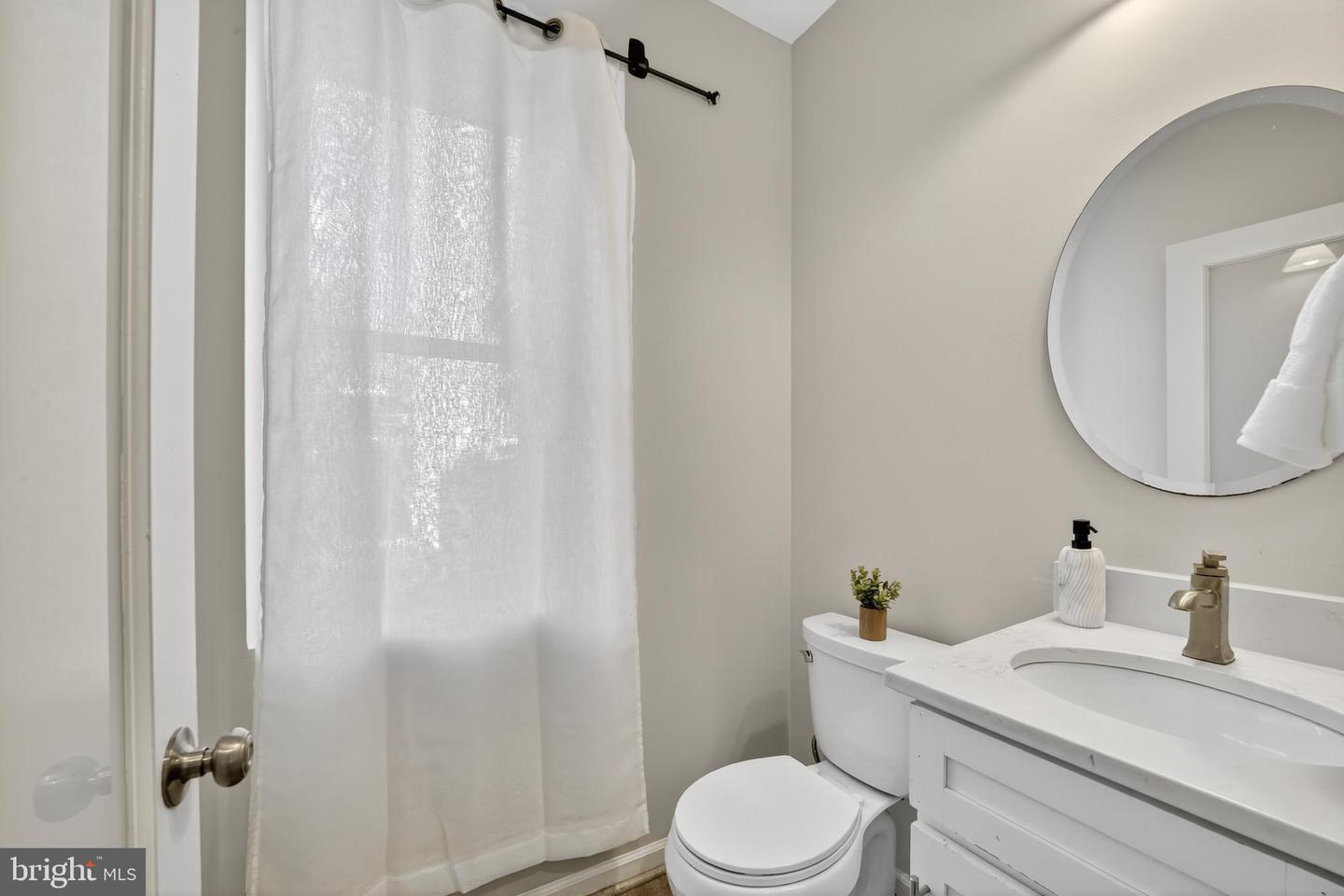 2016 4TH ST NE #1, WASHINGTON, District Of Columbia 20002, 2 Bedrooms Bedrooms, ,2 BathroomsBathrooms,Residential,For sale,2016 4TH ST NE #1,DCDC2217550 MLS # DCDC2217550