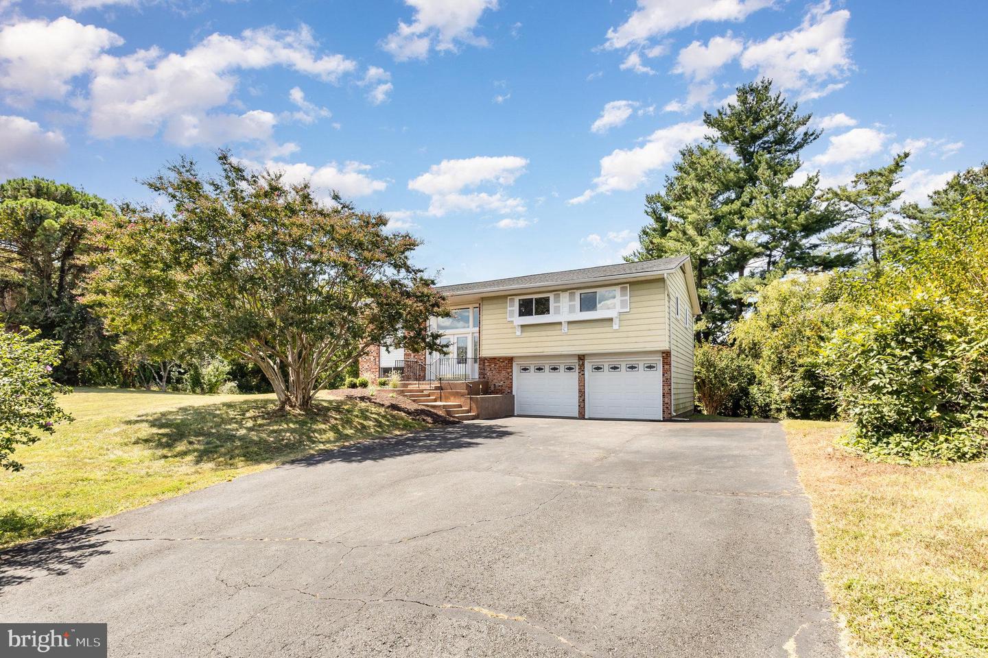 4216 HIGH RIDGE RD, HAYMARKET, Virginia 20169, 3 Bedrooms Bedrooms, 11 Rooms Rooms,3 BathroomsBathrooms,Residential,For sale,4216 HIGH RIDGE RD,VAPW2102964 MLS # VAPW2102964