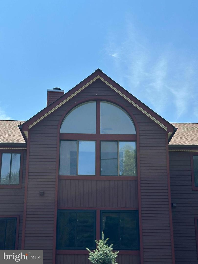 2820 LEE OAKS PLACE #302, FALLS CHURCH, Virginia 22046, 3 Bedrooms Bedrooms, ,2 BathroomsBathrooms,Residential,For sale,2820 LEE OAKS PLACE #302,VAFX2264312 MLS # VAFX2264312