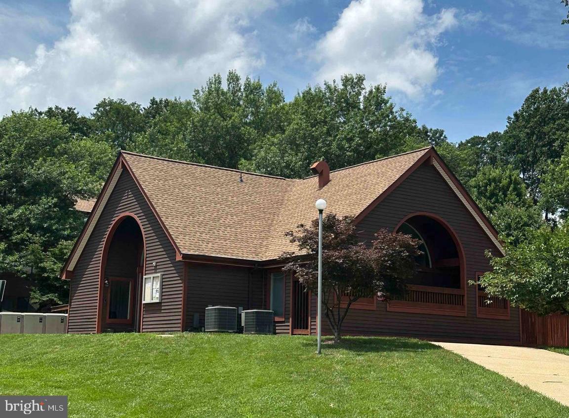 2820 LEE OAKS PLACE #302, FALLS CHURCH, Virginia 22046, 3 Bedrooms Bedrooms, ,2 BathroomsBathrooms,Residential,For sale,2820 LEE OAKS PLACE #302,VAFX2264312 MLS # VAFX2264312
