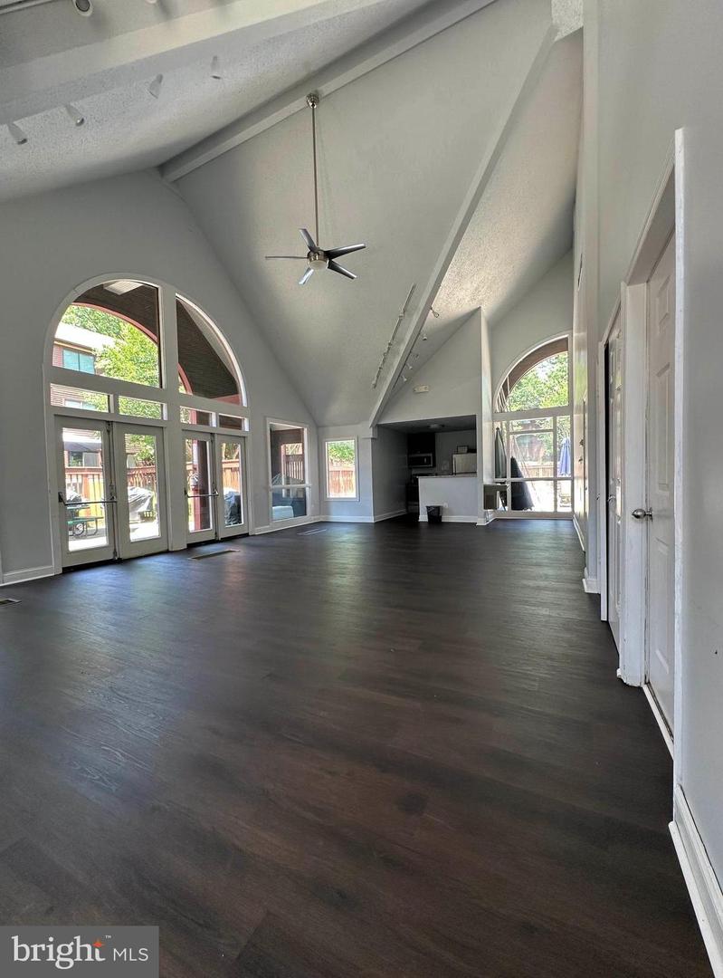 2820 LEE OAKS PLACE #302, FALLS CHURCH, Virginia 22046, 3 Bedrooms Bedrooms, ,2 BathroomsBathrooms,Residential,For sale,2820 LEE OAKS PLACE #302,VAFX2264312 MLS # VAFX2264312