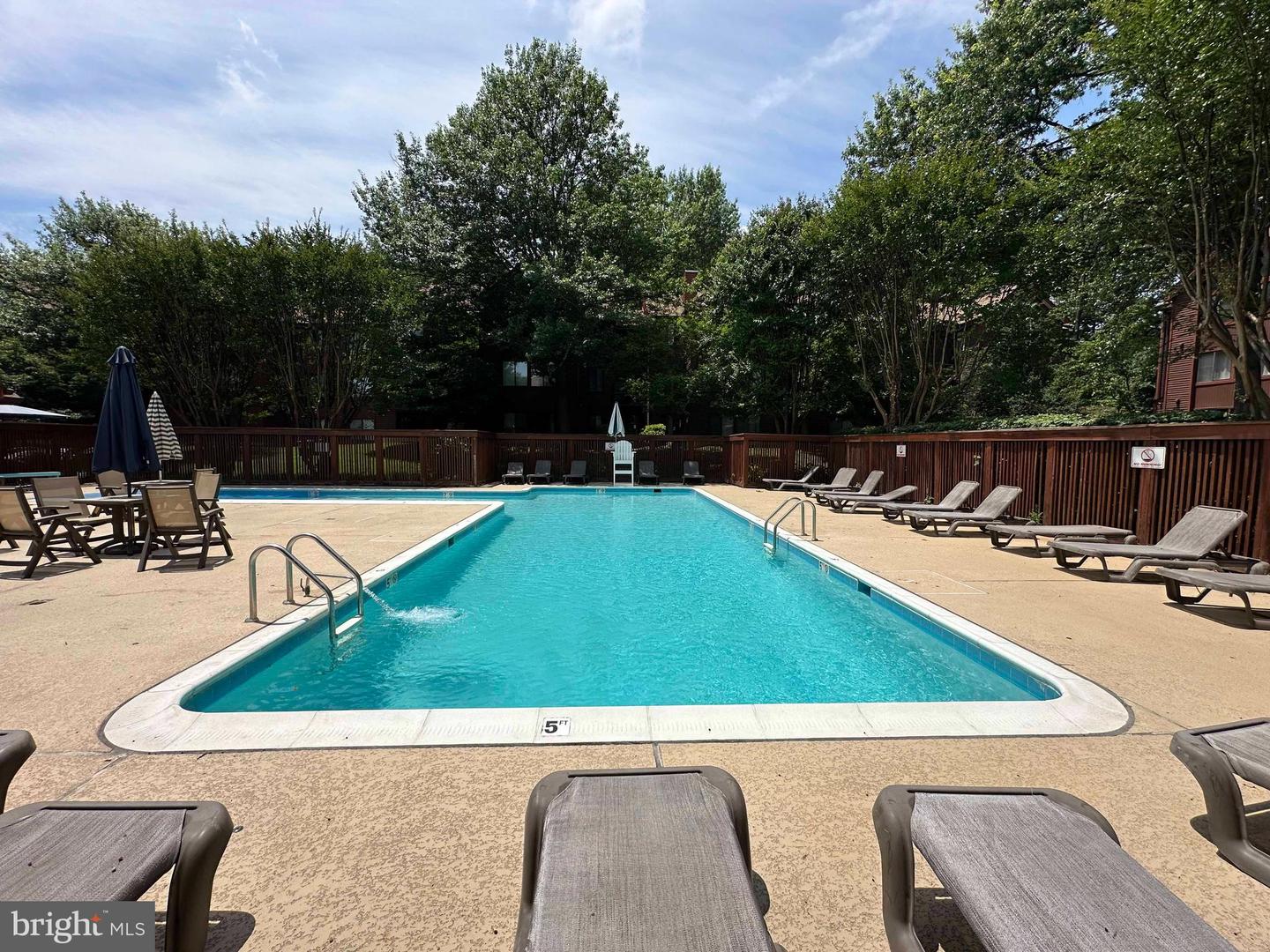 2820 LEE OAKS PLACE #302, FALLS CHURCH, Virginia 22046, 3 Bedrooms Bedrooms, ,2 BathroomsBathrooms,Residential,For sale,2820 LEE OAKS PLACE #302,VAFX2264312 MLS # VAFX2264312