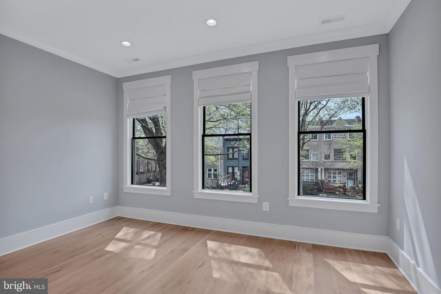 1622 E ST SE, WASHINGTON, District Of Columbia 20003, 4 Bedrooms Bedrooms, ,4 BathroomsBathrooms,Residential,For sale,1622 E ST SE,DCDC2217584 MLS # DCDC2217584
