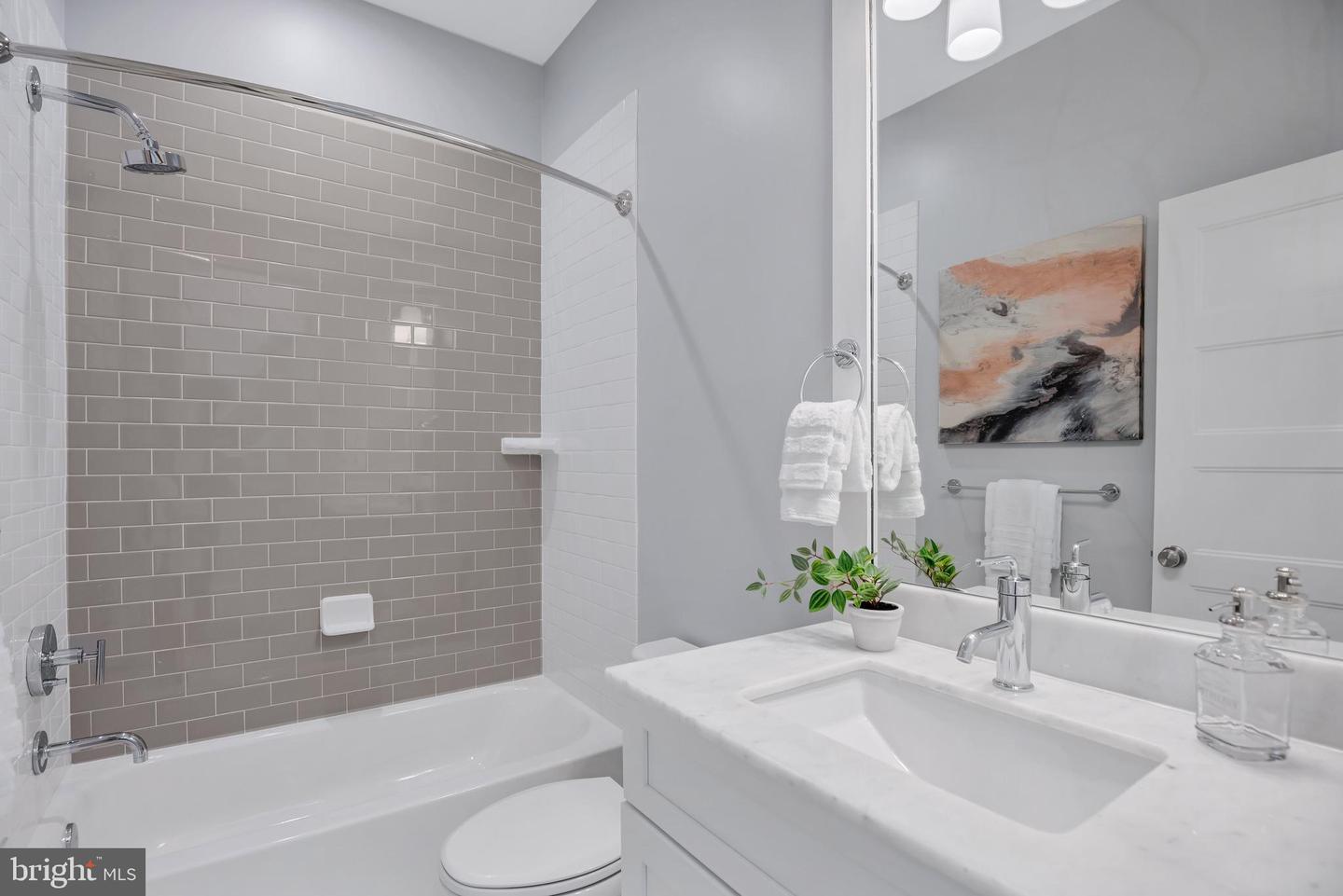 1622 E ST SE, WASHINGTON, District Of Columbia 20003, 4 Bedrooms Bedrooms, ,4 BathroomsBathrooms,Residential,For sale,1622 E ST SE,DCDC2217584 MLS # DCDC2217584