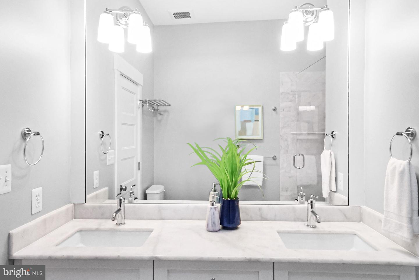 1622 E ST SE, WASHINGTON, District Of Columbia 20003, 4 Bedrooms Bedrooms, ,4 BathroomsBathrooms,Residential,For sale,1622 E ST SE,DCDC2217584 MLS # DCDC2217584