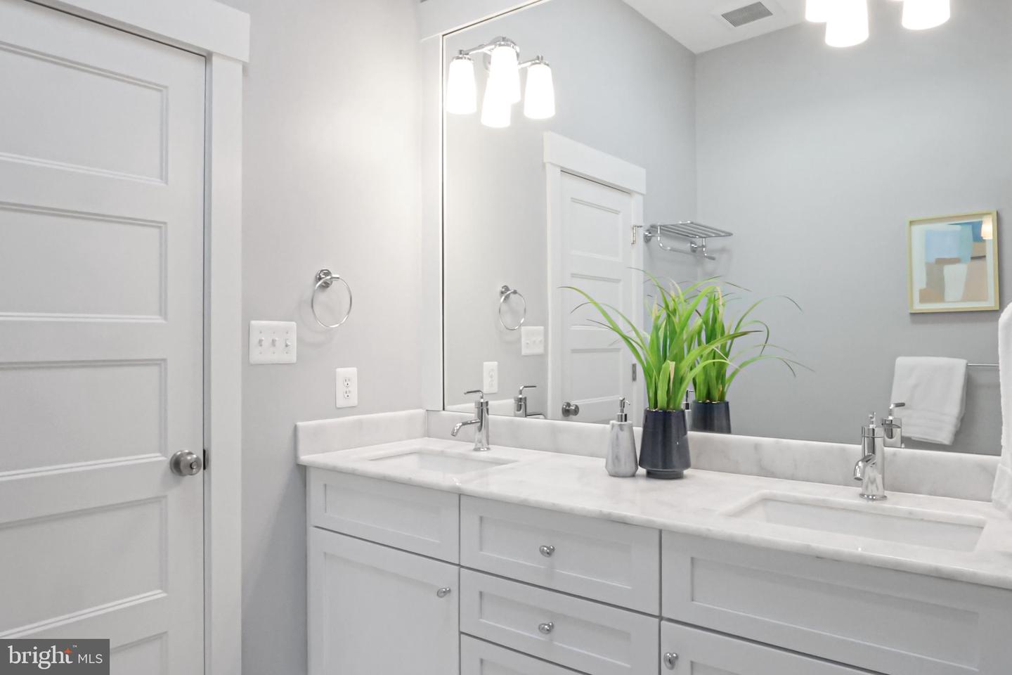 1622 E ST SE, WASHINGTON, District Of Columbia 20003, 4 Bedrooms Bedrooms, ,4 BathroomsBathrooms,Residential,For sale,1622 E ST SE,DCDC2217584 MLS # DCDC2217584