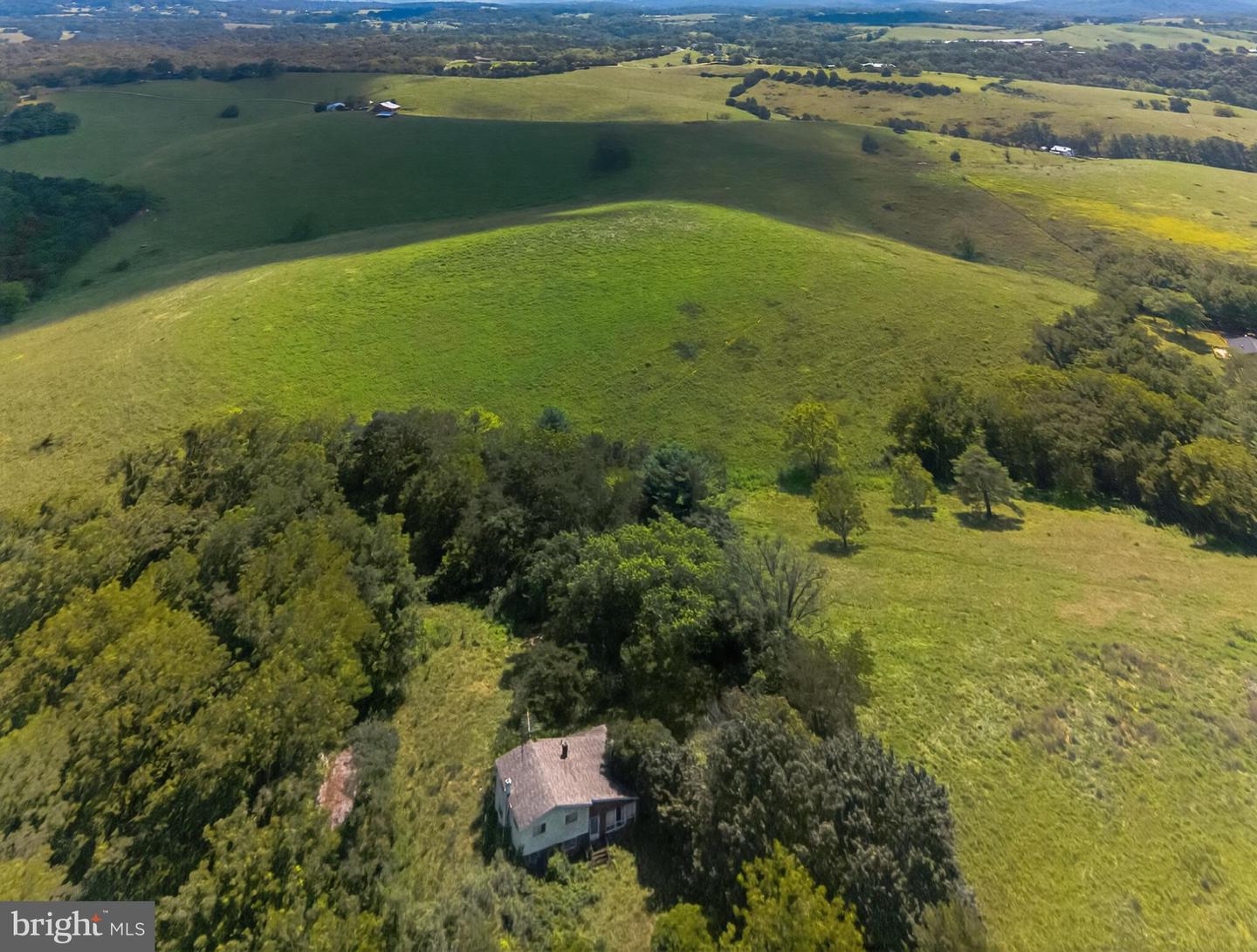 115 GRANDVIEW DR, LEXINGTON, Virginia 24450, 3 Bedrooms Bedrooms, 5 Rooms Rooms,1 BathroomBathrooms,Residential,For sale,115 GRANDVIEW DR,VARB2000144 MLS # VARB2000144