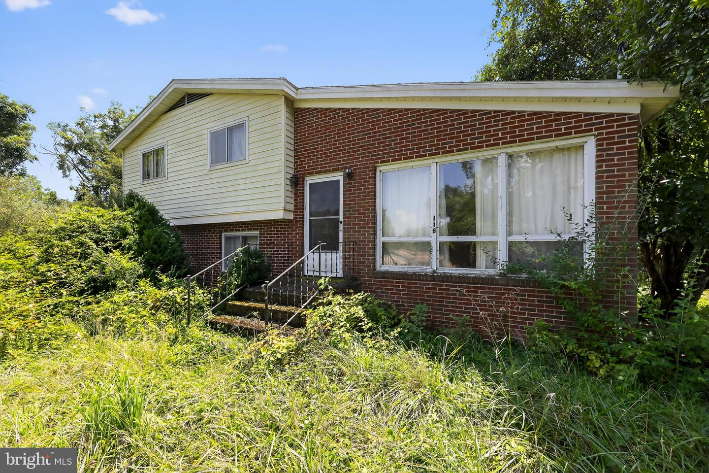 115 GRANDVIEW DR, LEXINGTON, Virginia 24450, 3 Bedrooms Bedrooms, 5 Rooms Rooms,1 BathroomBathrooms,Residential,For sale,115 GRANDVIEW DR,VARB2000144 MLS # VARB2000144