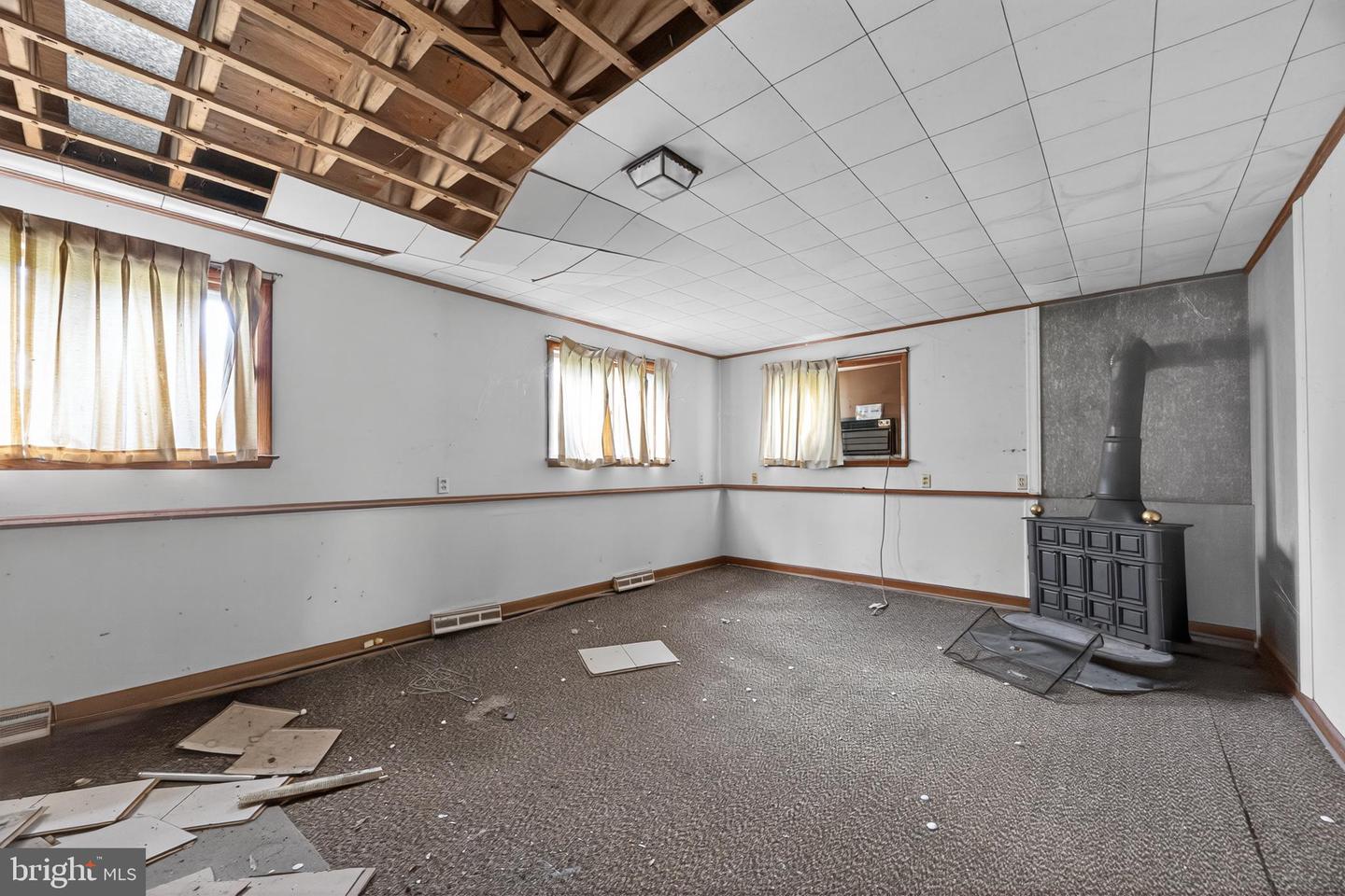 115 GRANDVIEW DR, LEXINGTON, Virginia 24450, 3 Bedrooms Bedrooms, 5 Rooms Rooms,1 BathroomBathrooms,Residential,For sale,115 GRANDVIEW DR,VARB2000144 MLS # VARB2000144