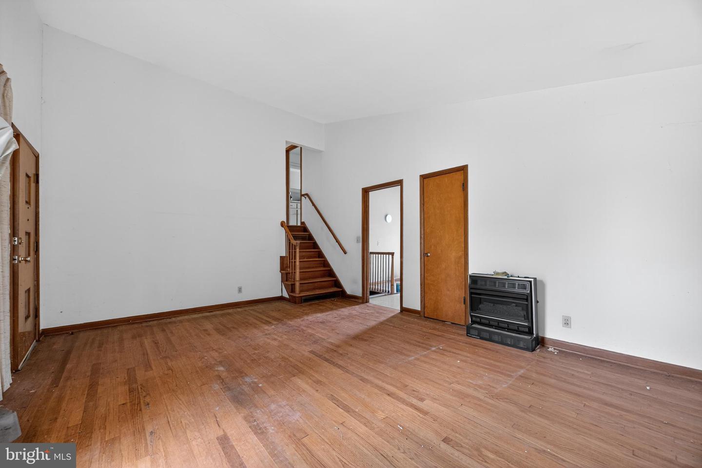 115 GRANDVIEW DR, LEXINGTON, Virginia 24450, 3 Bedrooms Bedrooms, 5 Rooms Rooms,1 BathroomBathrooms,Residential,For sale,115 GRANDVIEW DR,VARB2000144 MLS # VARB2000144