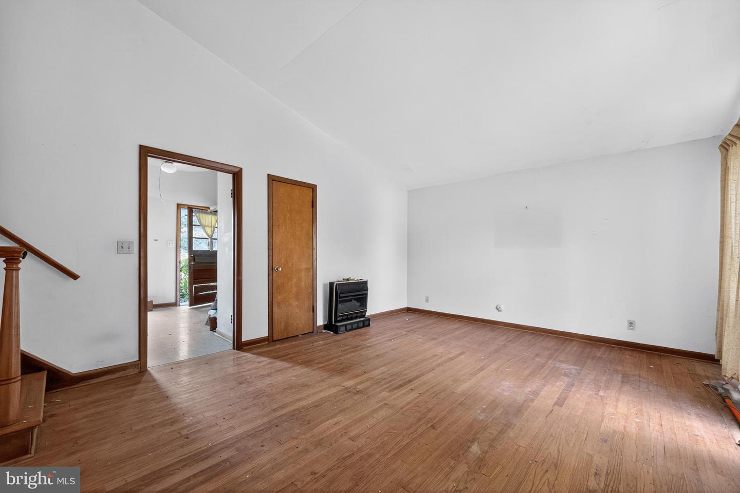 115 GRANDVIEW DR, LEXINGTON, Virginia 24450, 3 Bedrooms Bedrooms, 5 Rooms Rooms,1 BathroomBathrooms,Residential,For sale,115 GRANDVIEW DR,VARB2000144 MLS # VARB2000144