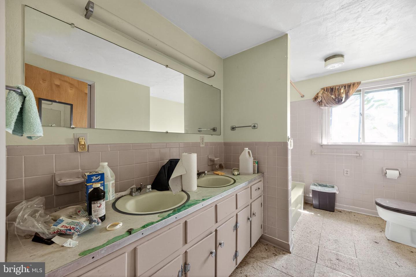 115 GRANDVIEW DR, LEXINGTON, Virginia 24450, 3 Bedrooms Bedrooms, 5 Rooms Rooms,1 BathroomBathrooms,Residential,For sale,115 GRANDVIEW DR,VARB2000144 MLS # VARB2000144