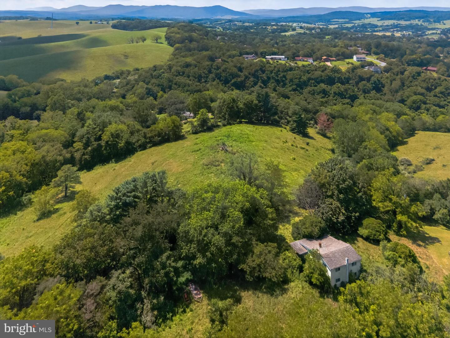 115 GRANDVIEW DR, LEXINGTON, Virginia 24450, 3 Bedrooms Bedrooms, 5 Rooms Rooms,1 BathroomBathrooms,Residential,For sale,115 GRANDVIEW DR,VARB2000144 MLS # VARB2000144