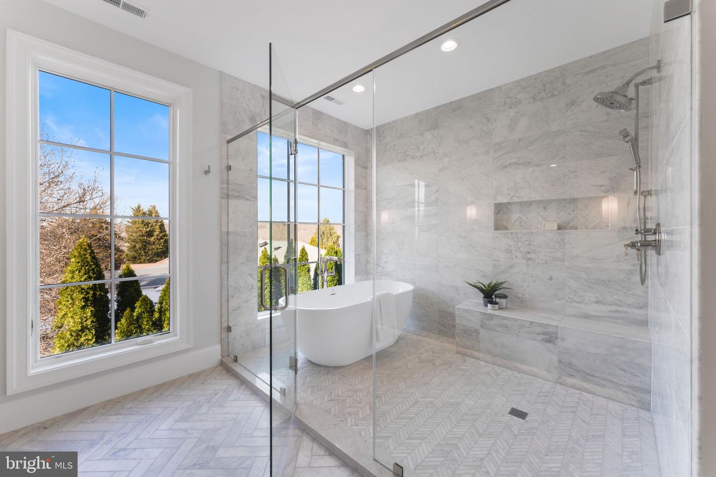 1446 COLA DR, MCLEAN, Virginia 22101, 6 Bedrooms Bedrooms, ,6 BathroomsBathrooms,Residential,For sale,1446 COLA DR,VAFX2264348 MLS # VAFX2264348