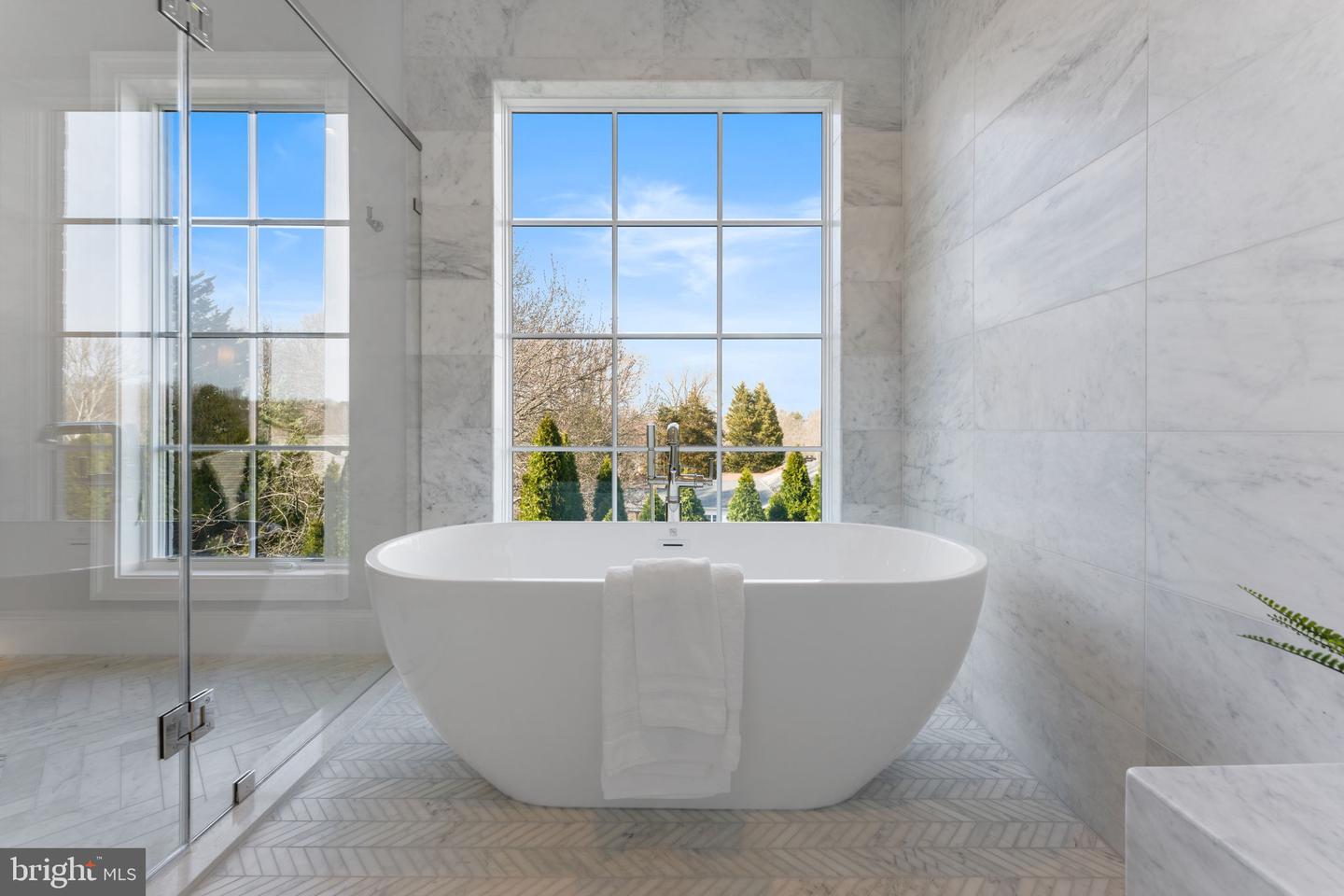 1446 COLA DR, MCLEAN, Virginia 22101, 6 Bedrooms Bedrooms, ,6 BathroomsBathrooms,Residential,For sale,1446 COLA DR,VAFX2264348 MLS # VAFX2264348