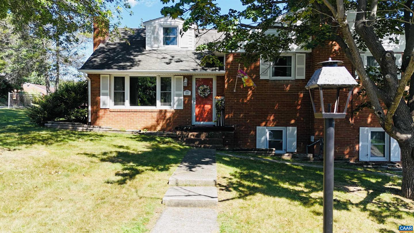 207 BURNLEY DR, STAUNTON, Virginia 24401, 4 Bedrooms Bedrooms, ,2 BathroomsBathrooms,Residential,For sale,207 BURNLEY DR,668452 MLS # 668452