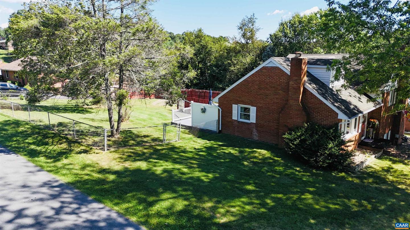 207 BURNLEY DR, STAUNTON, Virginia 24401, 4 Bedrooms Bedrooms, ,2 BathroomsBathrooms,Residential,For sale,207 BURNLEY DR,668452 MLS # 668452