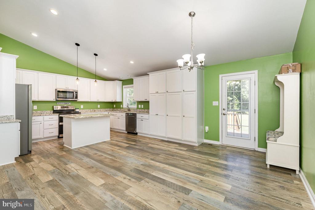 5428 RIDGE RD, SPOTSYLVANIA, Virginia 22551, 4 Bedrooms Bedrooms, ,3 BathroomsBathrooms,Residential,5428 RIDGE RD,VASP2035932 MLS # VASP2035932