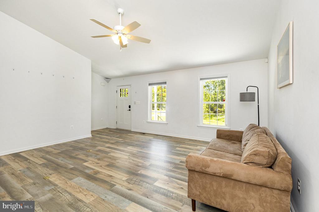 5428 RIDGE RD, SPOTSYLVANIA, Virginia 22551, 4 Bedrooms Bedrooms, ,3 BathroomsBathrooms,Residential,5428 RIDGE RD,VASP2035932 MLS # VASP2035932