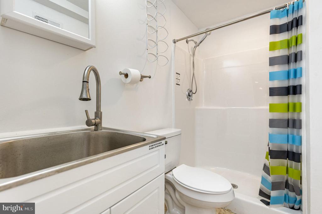 5428 RIDGE RD, SPOTSYLVANIA, Virginia 22551, 4 Bedrooms Bedrooms, ,3 BathroomsBathrooms,Residential,5428 RIDGE RD,VASP2035932 MLS # VASP2035932