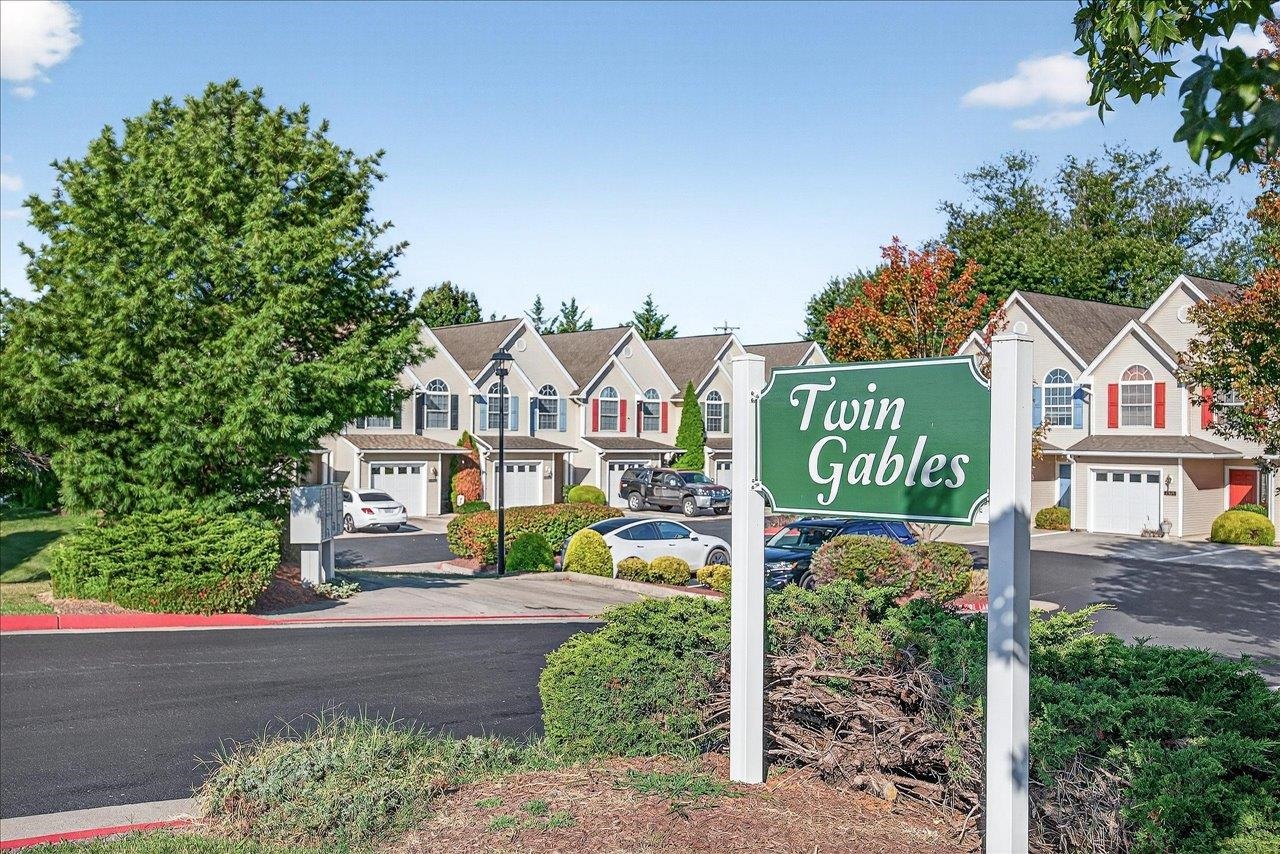 2455 TWIN GABLES CT, ROCKINGHAM, Virginia 22801, 3 Bedrooms Bedrooms, ,2 BathroomsBathrooms,Residential,2455 TWIN GABLES CT,668477 MLS # 668477