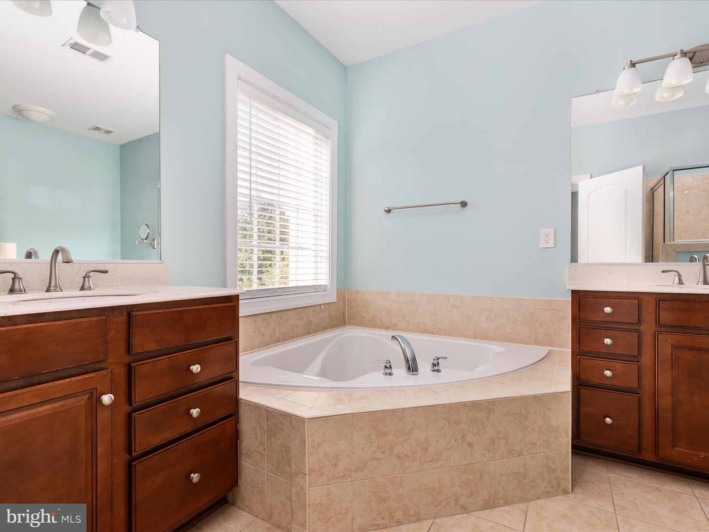 15997 GREYMILL MANOR DR, HAYMARKET, Virginia 20169, 3 Bedrooms Bedrooms, ,2 BathroomsBathrooms,Residential,For sale,15997 GREYMILL MANOR DR,VAPW2100526 MLS # VAPW2100526