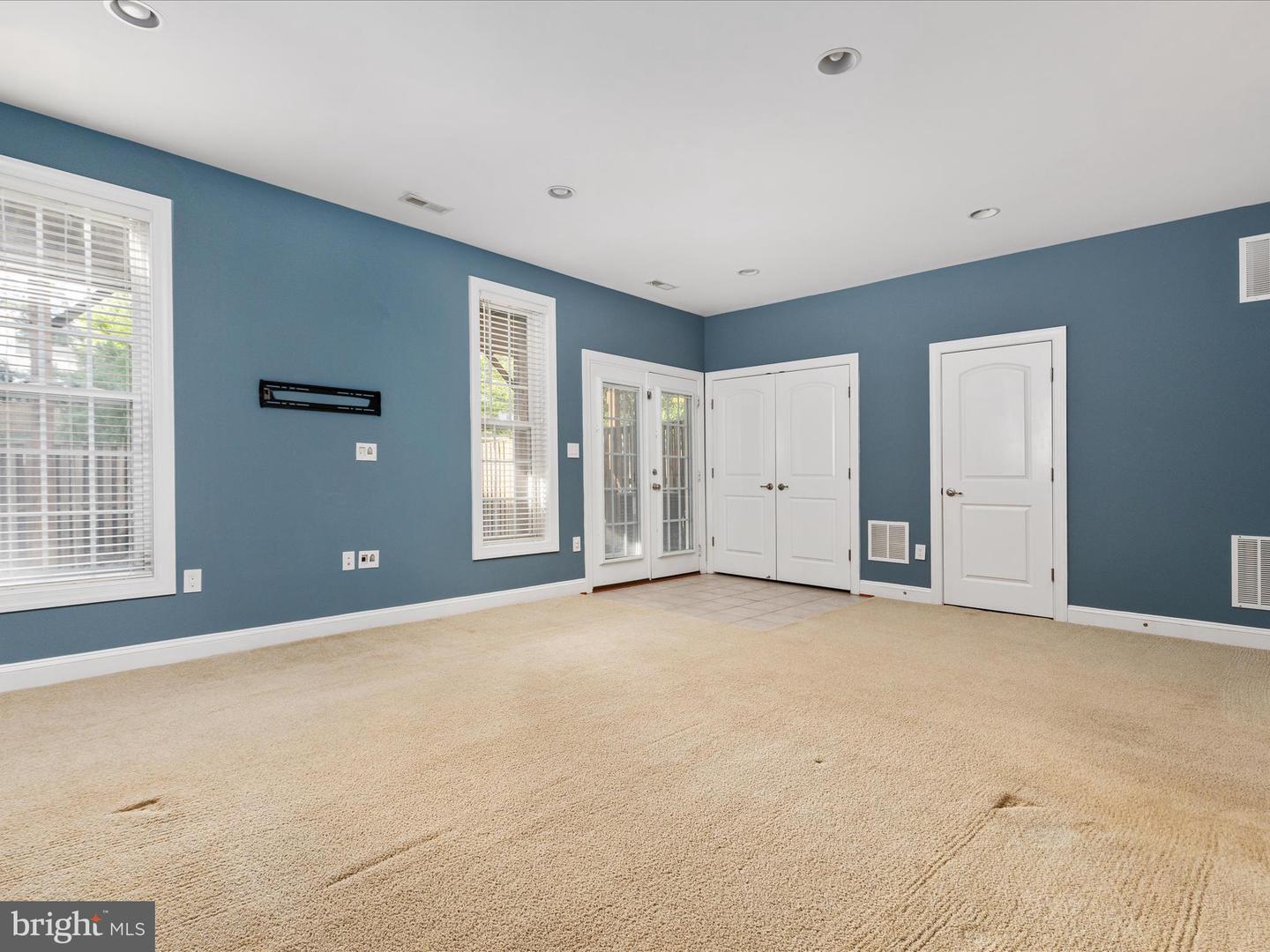 15997 GREYMILL MANOR DR, HAYMARKET, Virginia 20169, 3 Bedrooms Bedrooms, ,2 BathroomsBathrooms,Residential,For sale,15997 GREYMILL MANOR DR,VAPW2100526 MLS # VAPW2100526