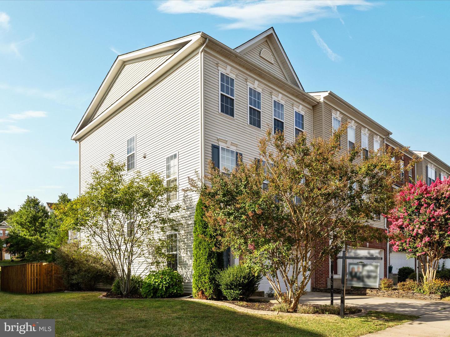 15997 GREYMILL MANOR DR, HAYMARKET, Virginia 20169, 3 Bedrooms Bedrooms, ,2 BathroomsBathrooms,Residential,For sale,15997 GREYMILL MANOR DR,VAPW2100526 MLS # VAPW2100526