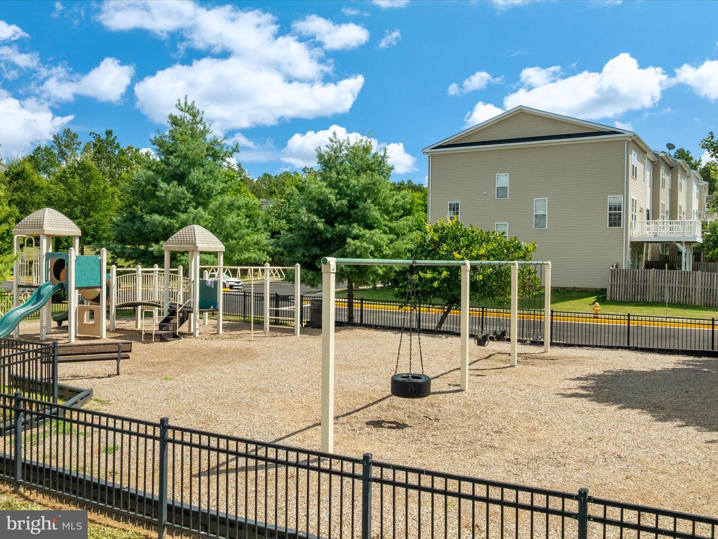 15997 GREYMILL MANOR DR, HAYMARKET, Virginia 20169, 3 Bedrooms Bedrooms, ,2 BathroomsBathrooms,Residential,For sale,15997 GREYMILL MANOR DR,VAPW2100526 MLS # VAPW2100526