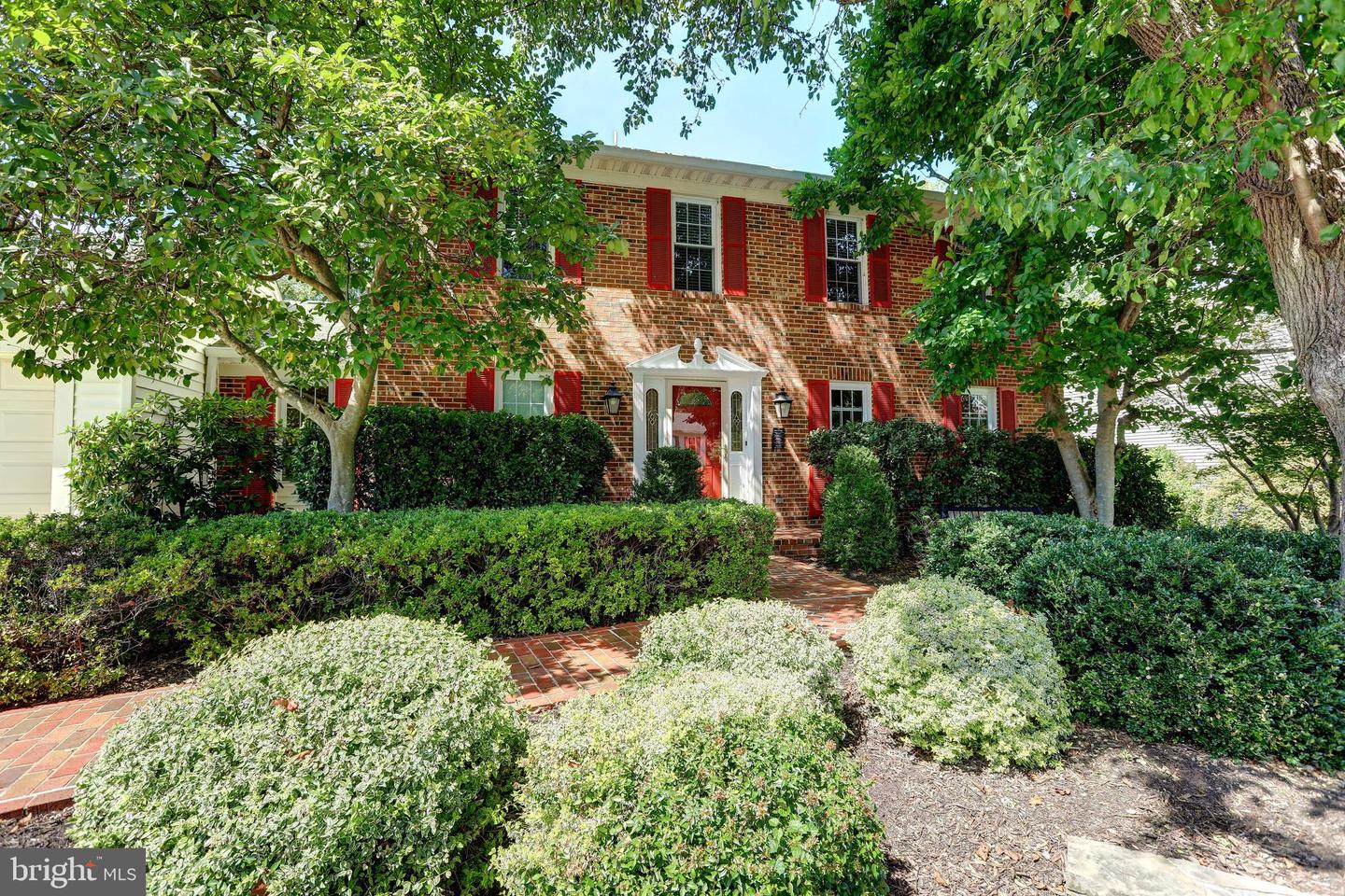 5712 MACKENZIE ST, CENTREVILLE, Virginia 20120, 5 Bedrooms Bedrooms, 9 Rooms Rooms,3 BathroomsBathrooms,Residential,For sale,5712 MACKENZIE ST,VAFX2260292 MLS # VAFX2260292
