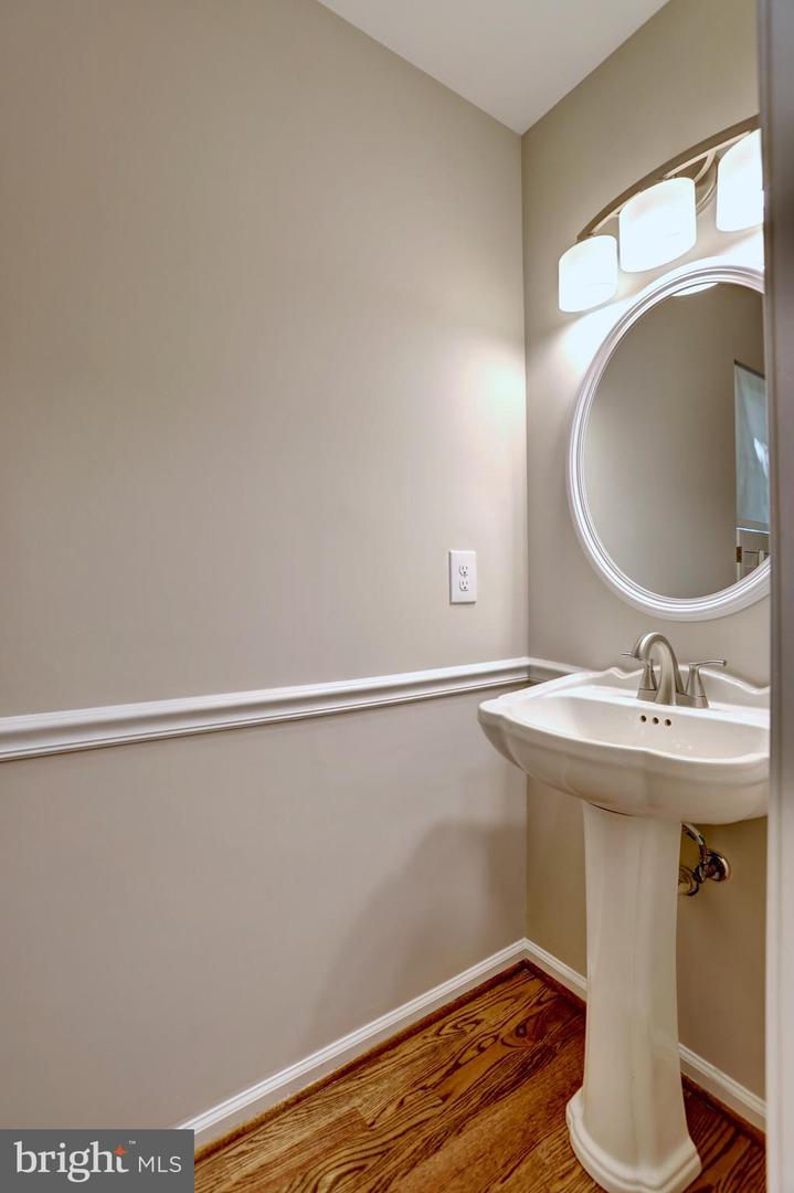 5712 MACKENZIE ST, CENTREVILLE, Virginia 20120, 5 Bedrooms Bedrooms, 9 Rooms Rooms,3 BathroomsBathrooms,Residential,For sale,5712 MACKENZIE ST,VAFX2260292 MLS # VAFX2260292