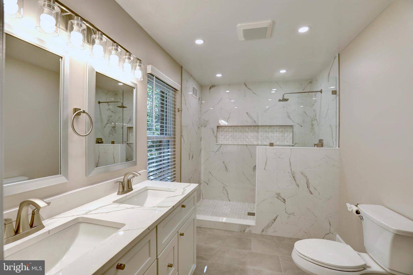 5712 MACKENZIE ST, CENTREVILLE, Virginia 20120, 5 Bedrooms Bedrooms, 9 Rooms Rooms,3 BathroomsBathrooms,Residential,For sale,5712 MACKENZIE ST,VAFX2260292 MLS # VAFX2260292