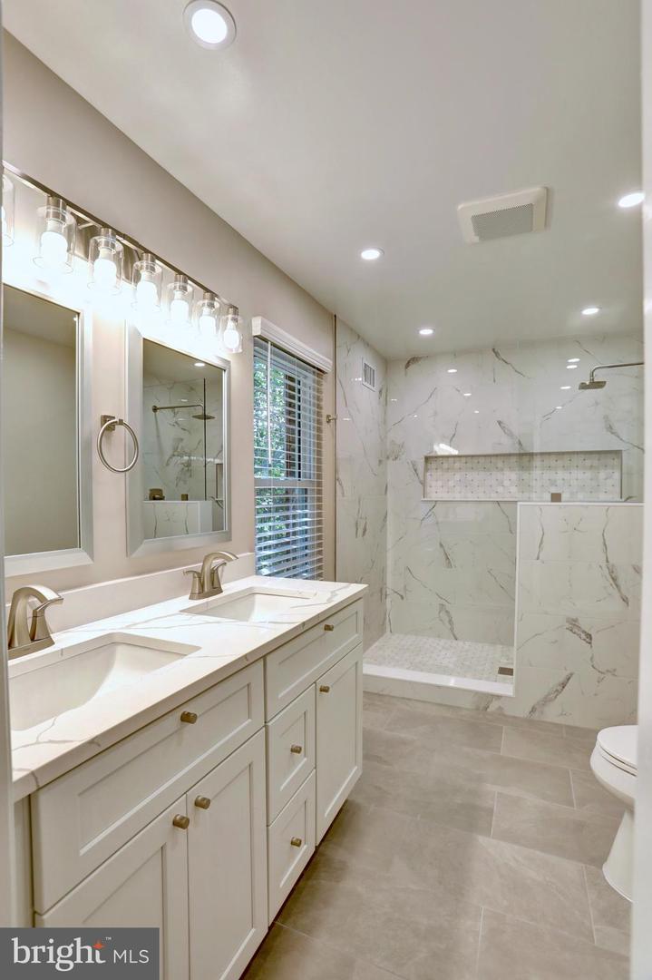 5712 MACKENZIE ST, CENTREVILLE, Virginia 20120, 5 Bedrooms Bedrooms, 9 Rooms Rooms,3 BathroomsBathrooms,Residential,For sale,5712 MACKENZIE ST,VAFX2260292 MLS # VAFX2260292