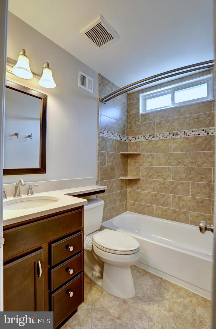 5712 MACKENZIE ST, CENTREVILLE, Virginia 20120, 5 Bedrooms Bedrooms, 9 Rooms Rooms,3 BathroomsBathrooms,Residential,For sale,5712 MACKENZIE ST,VAFX2260292 MLS # VAFX2260292