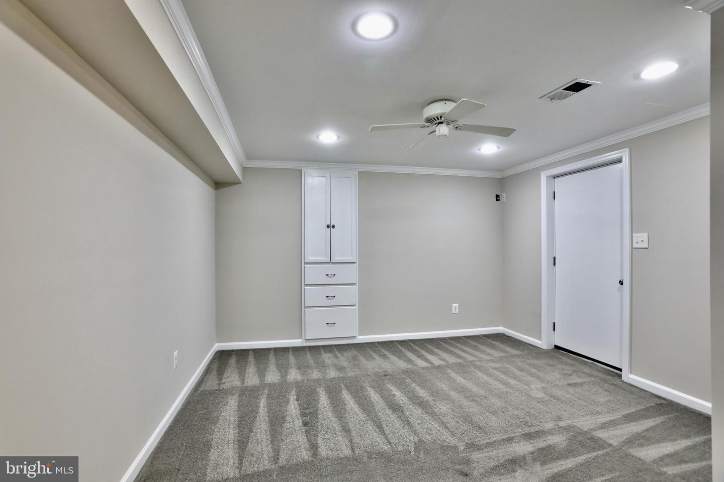 5712 MACKENZIE ST, CENTREVILLE, Virginia 20120, 5 Bedrooms Bedrooms, 9 Rooms Rooms,3 BathroomsBathrooms,Residential,For sale,5712 MACKENZIE ST,VAFX2260292 MLS # VAFX2260292