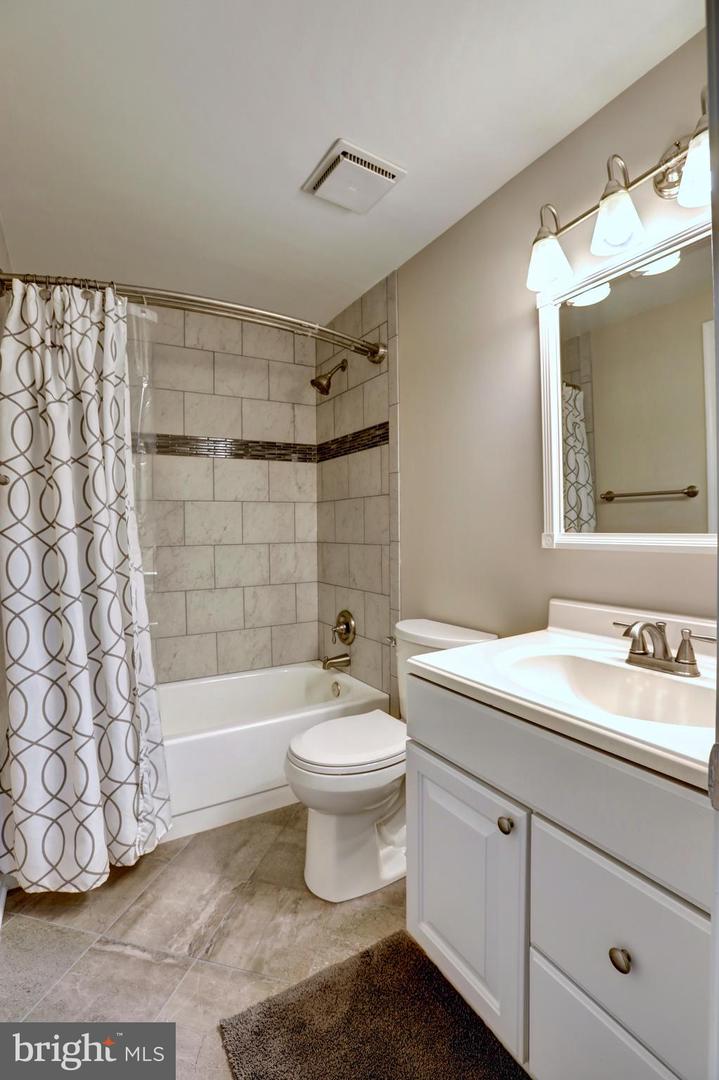 5712 MACKENZIE ST, CENTREVILLE, Virginia 20120, 5 Bedrooms Bedrooms, 9 Rooms Rooms,3 BathroomsBathrooms,Residential,For sale,5712 MACKENZIE ST,VAFX2260292 MLS # VAFX2260292