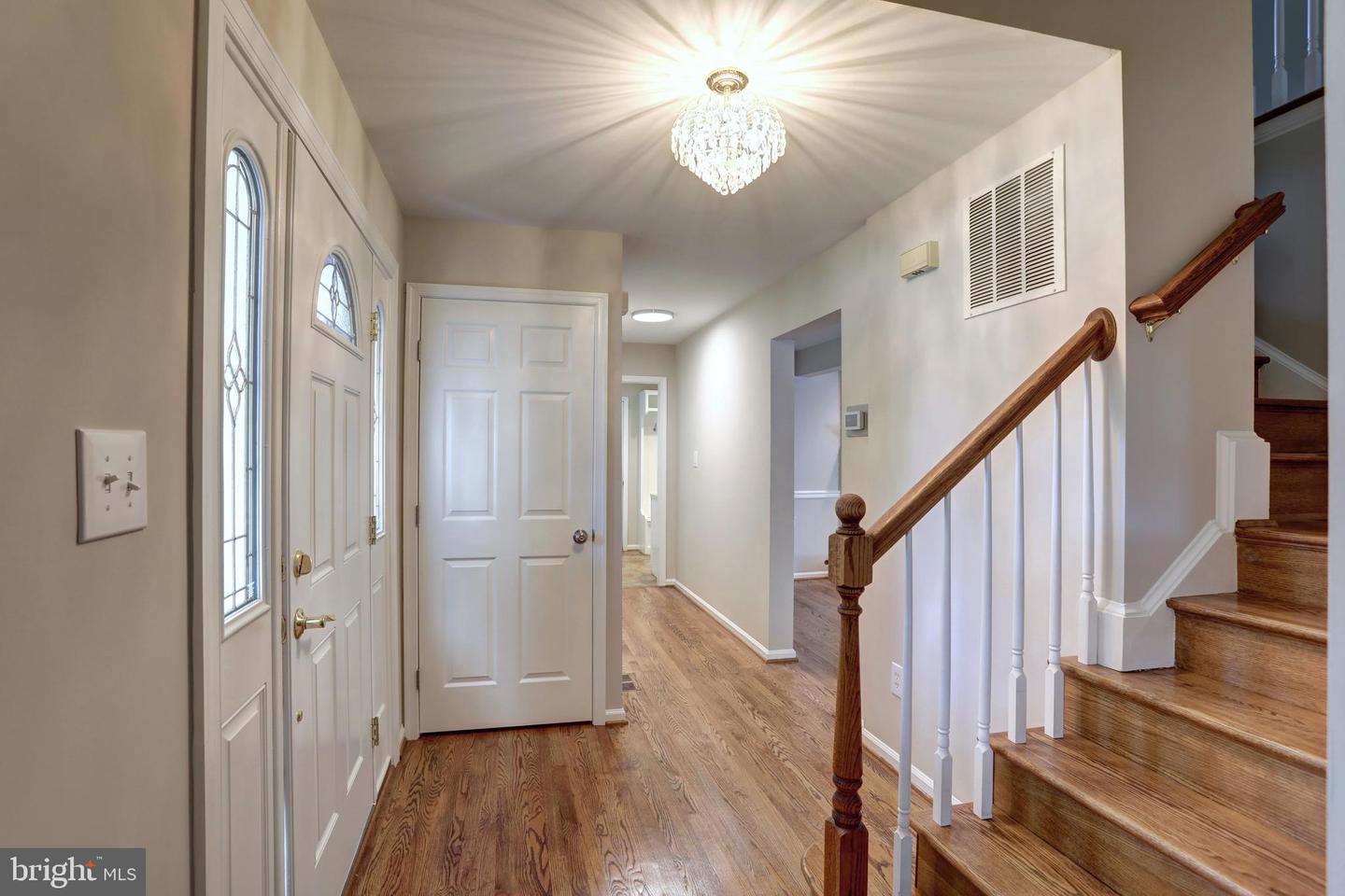 5712 MACKENZIE ST, CENTREVILLE, Virginia 20120, 5 Bedrooms Bedrooms, 9 Rooms Rooms,3 BathroomsBathrooms,Residential,For sale,5712 MACKENZIE ST,VAFX2260292 MLS # VAFX2260292