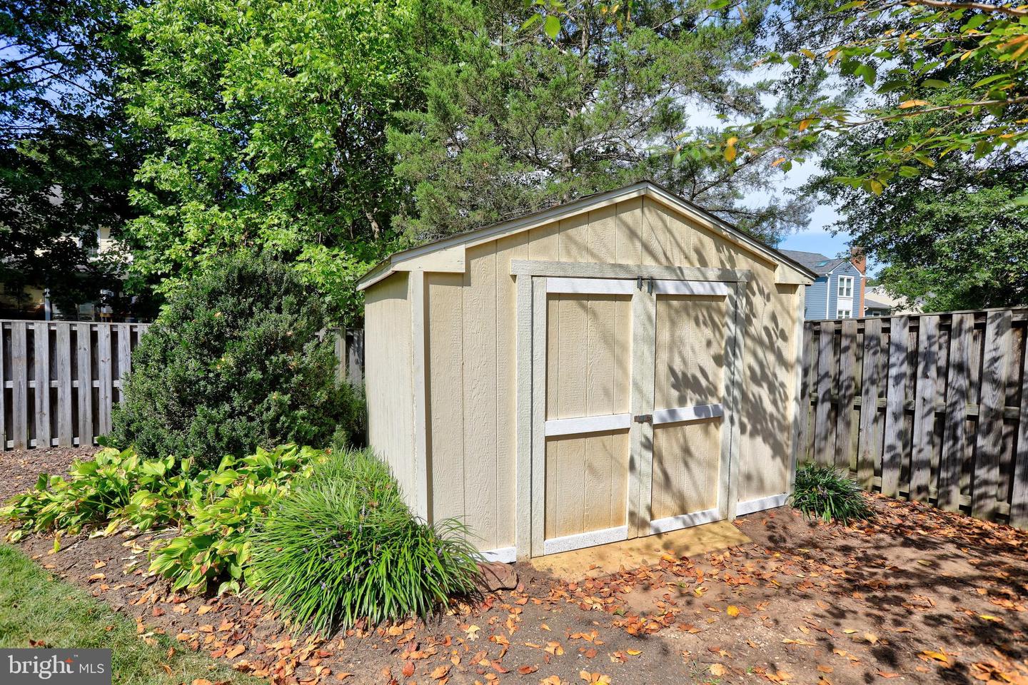5712 MACKENZIE ST, CENTREVILLE, Virginia 20120, 5 Bedrooms Bedrooms, 9 Rooms Rooms,3 BathroomsBathrooms,Residential,For sale,5712 MACKENZIE ST,VAFX2260292 MLS # VAFX2260292