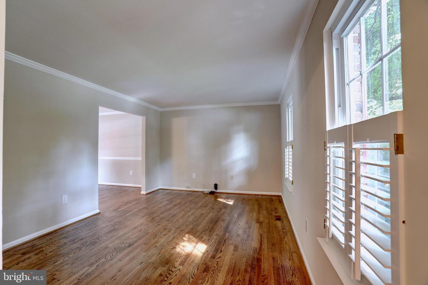 5712 MACKENZIE ST, CENTREVILLE, Virginia 20120, 5 Bedrooms Bedrooms, 9 Rooms Rooms,3 BathroomsBathrooms,Residential,For sale,5712 MACKENZIE ST,VAFX2260292 MLS # VAFX2260292
