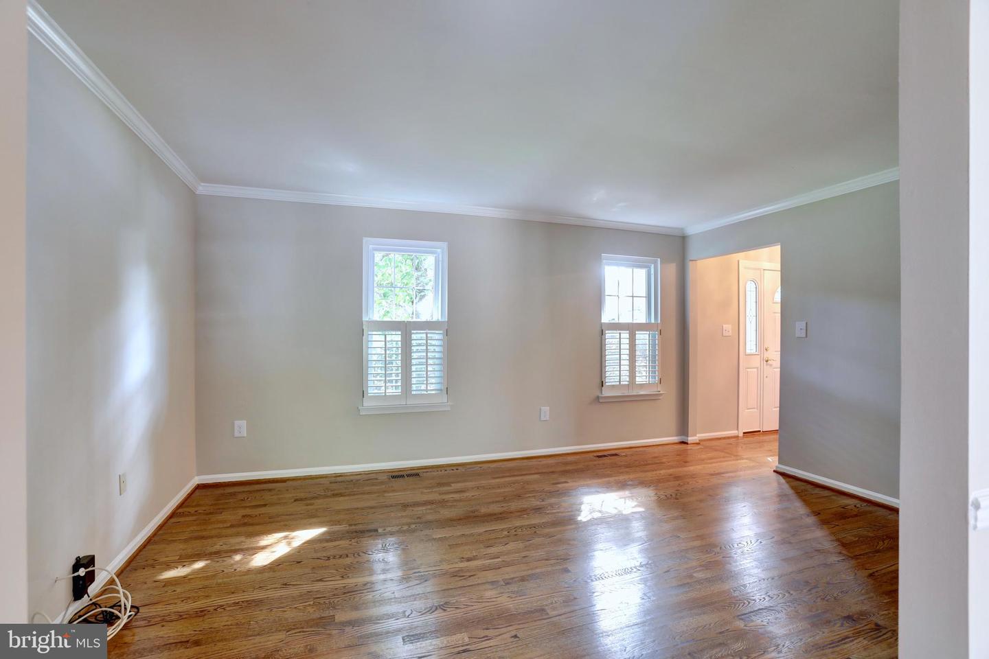 5712 MACKENZIE ST, CENTREVILLE, Virginia 20120, 5 Bedrooms Bedrooms, 9 Rooms Rooms,3 BathroomsBathrooms,Residential,For sale,5712 MACKENZIE ST,VAFX2260292 MLS # VAFX2260292