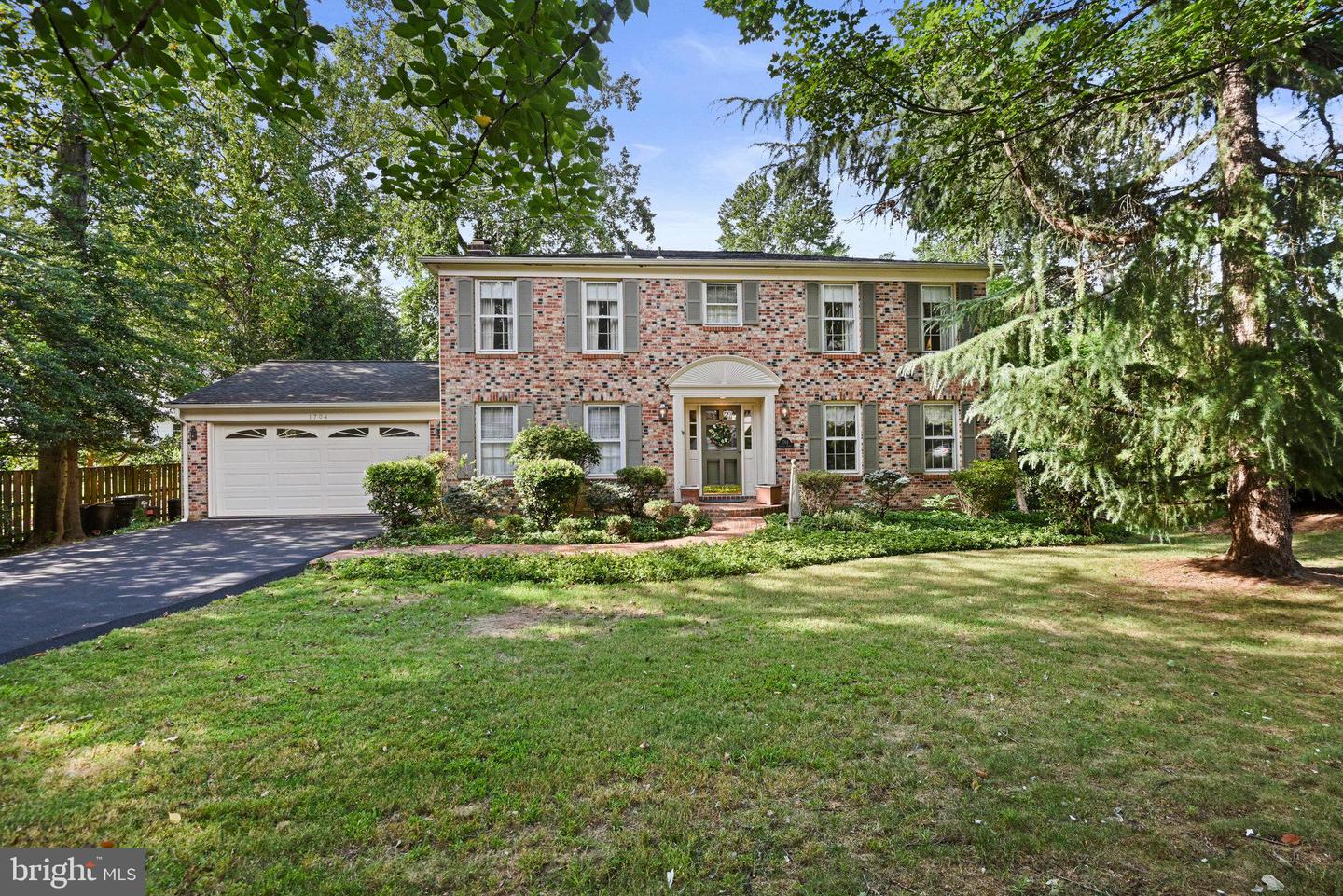 1704 CLOVELLY CT, VIENNA, Virginia 22182, 6 Bedrooms Bedrooms, ,3 BathroomsBathrooms,Residential,For sale,1704 CLOVELLY CT,VAFX2263060 MLS # VAFX2263060