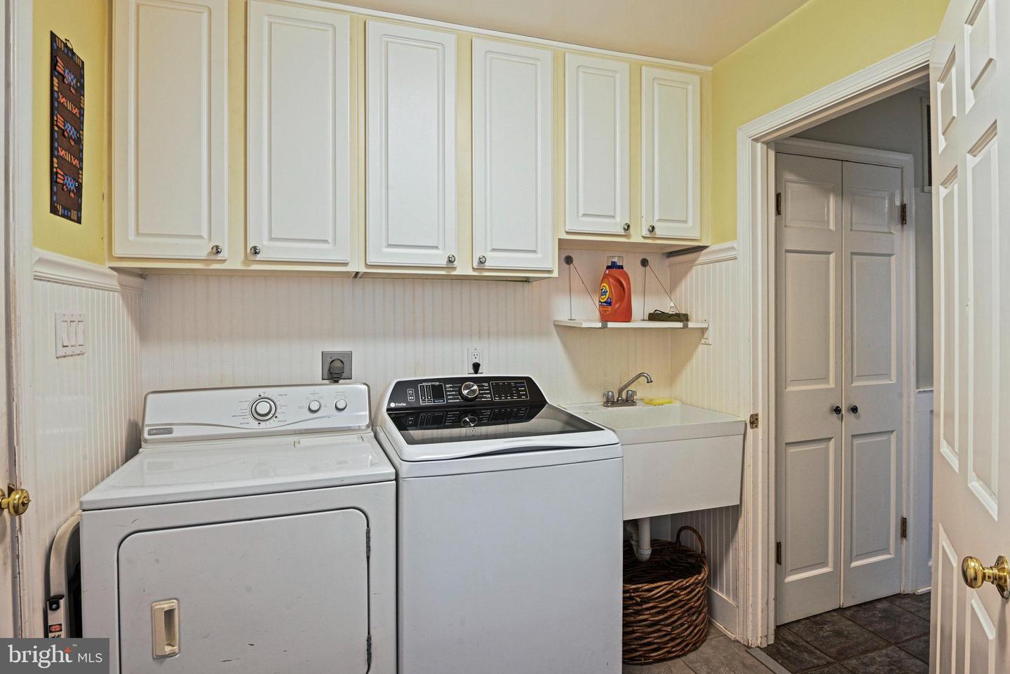 1704 CLOVELLY CT, VIENNA, Virginia 22182, 6 Bedrooms Bedrooms, ,3 BathroomsBathrooms,Residential,For sale,1704 CLOVELLY CT,VAFX2263060 MLS # VAFX2263060