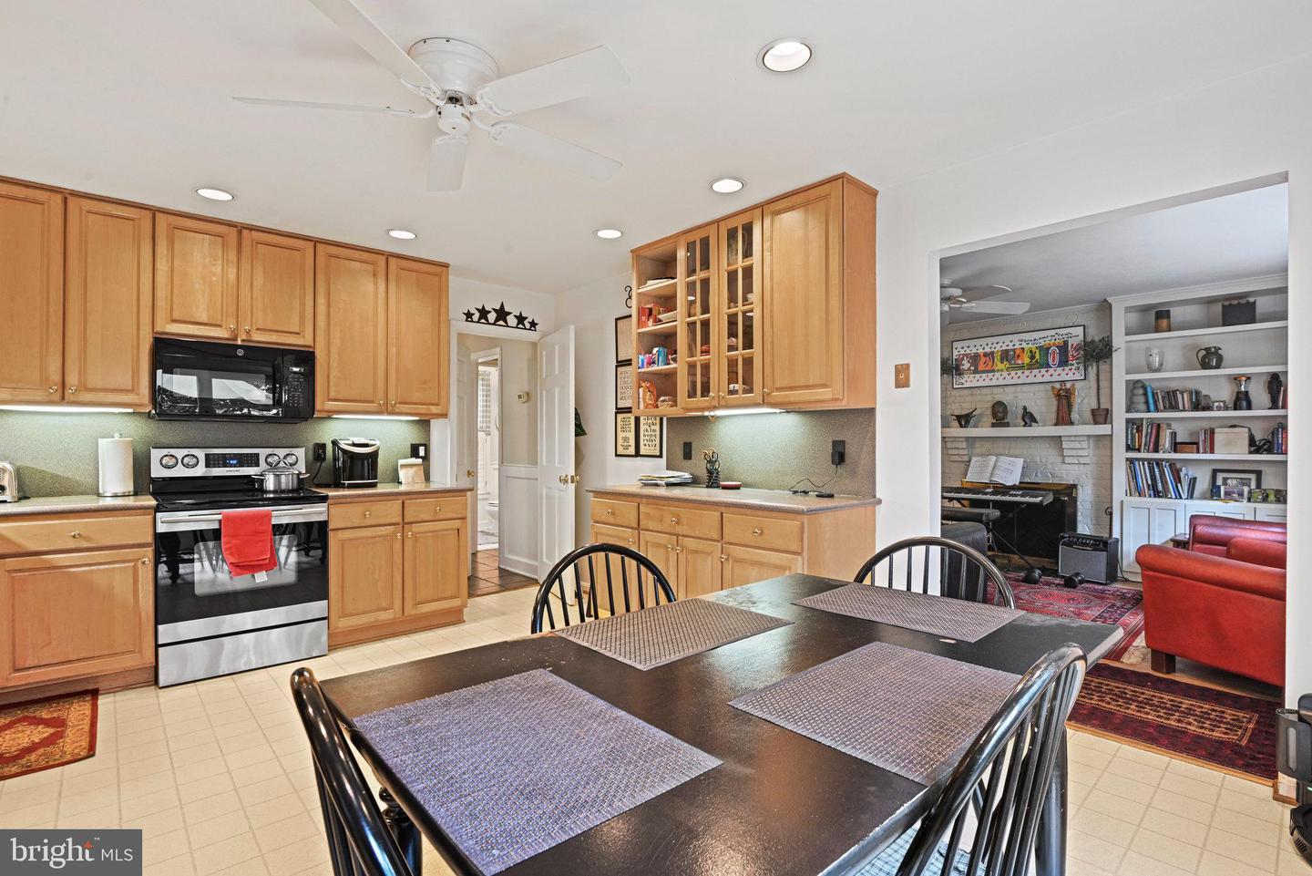 1704 CLOVELLY CT, VIENNA, Virginia 22182, 6 Bedrooms Bedrooms, ,3 BathroomsBathrooms,Residential,For sale,1704 CLOVELLY CT,VAFX2263060 MLS # VAFX2263060