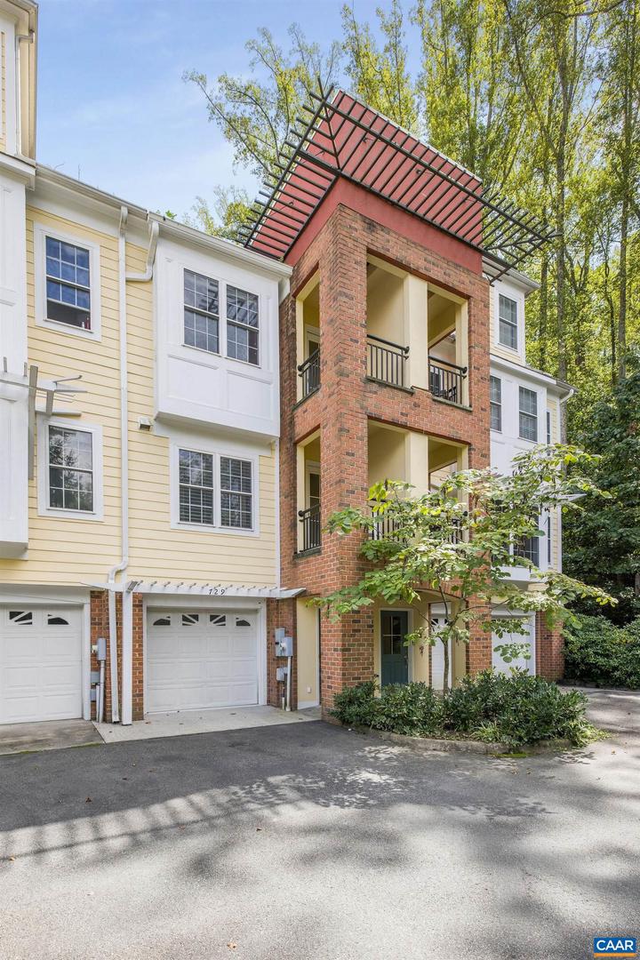 729 CAIRN HEIGHTS CT, CHARLOTTESVILLE, Virginia 22903, 2 Bedrooms Bedrooms, ,2 BathroomsBathrooms,Residential,For sale,729 CAIRN HEIGHTS CT,668248 MLS # 668248