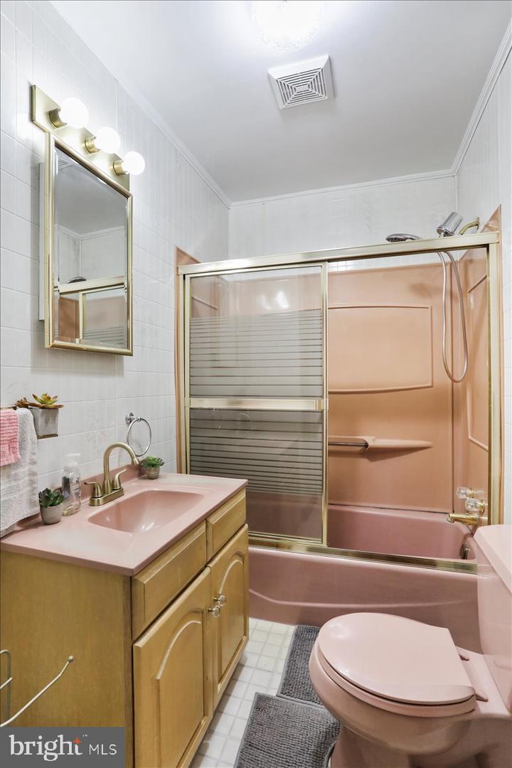 261 MIDDLE LN, GORE, Virginia 22637, 3 Bedrooms Bedrooms, ,1 BathroomBathrooms,Residential,For sale,261 MIDDLE LN,VAFV2036422 MLS # VAFV2036422