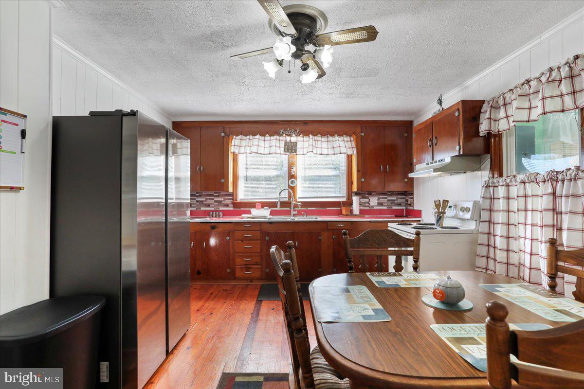 261 MIDDLE LN, GORE, Virginia 22637, 3 Bedrooms Bedrooms, ,1 BathroomBathrooms,Residential,For sale,261 MIDDLE LN,VAFV2036422 MLS # VAFV2036422