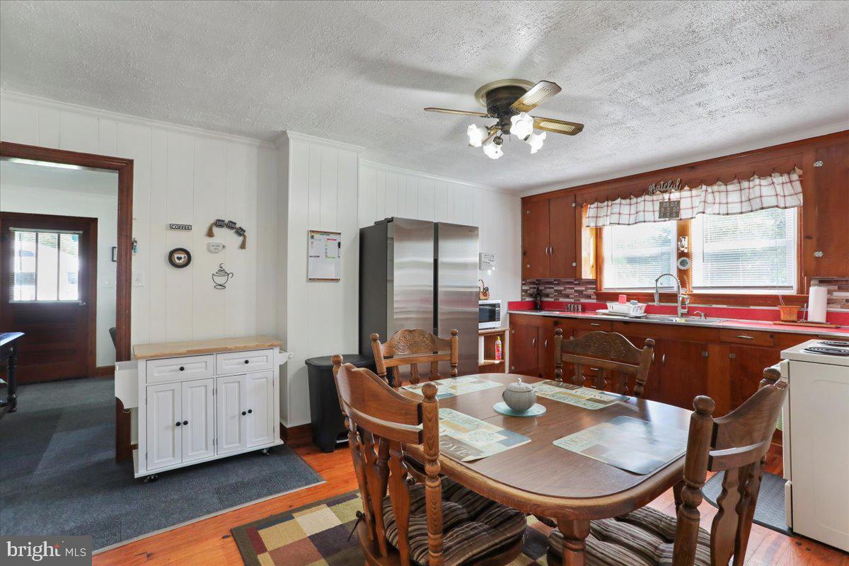 261 MIDDLE LN, GORE, Virginia 22637, 3 Bedrooms Bedrooms, ,1 BathroomBathrooms,Residential,For sale,261 MIDDLE LN,VAFV2036422 MLS # VAFV2036422